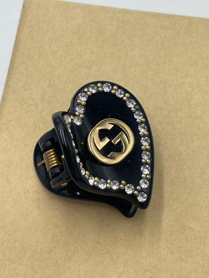 Gucci Interlocking G Heart Hair Clip
Plastic...