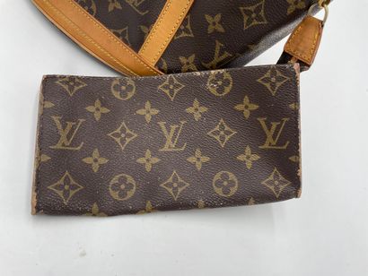 Louis Vuitton Bucket GM
Monogram canvas bucket...