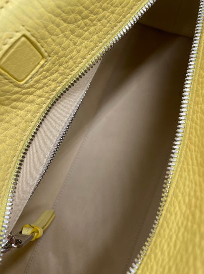 Jacquemus Le Bambino Flap Bag
Canvas flap...