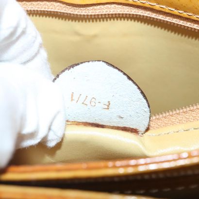Céline Ring Bag
Ring Bag leather handbag...