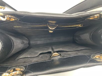 Dior Essential Tote
Archicannage quilted...