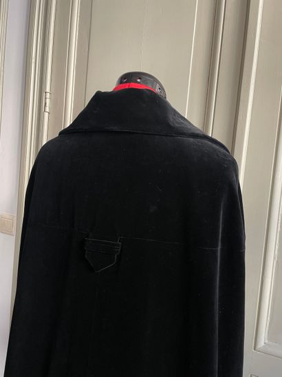 Ted Lapidus Long black velvet cape

Long...