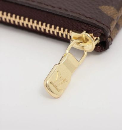 Louis Vuitton Neverfull Pochette
Removable...