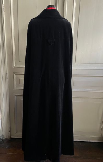 Ted Lapidus Long black velvet cape

Long...