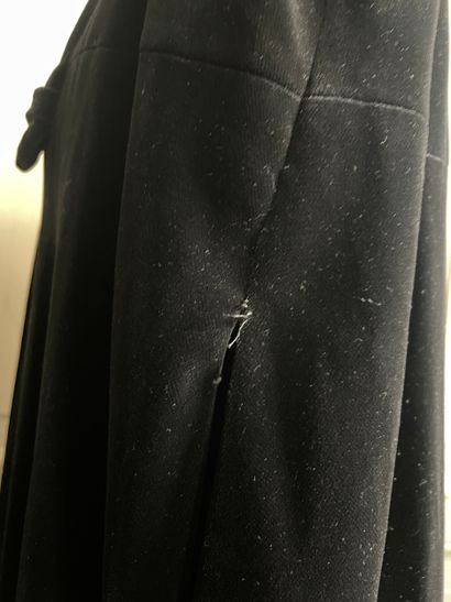 Ted Lapidus Long black velvet cape

Long...
