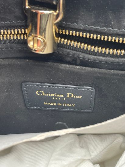 Dior Essential Tote
Archicannage quilted...