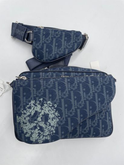 Dior Saddle Triple Pouch
Oblique canvas cross-body...