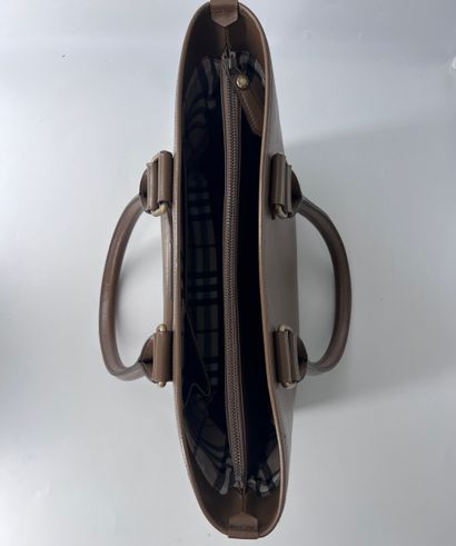 Burberry Tote Bag
Leather tote bag by Burberry.
Large,...