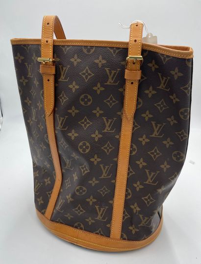 Louis Vuitton Bucket GM
Monogram canvas bucket...