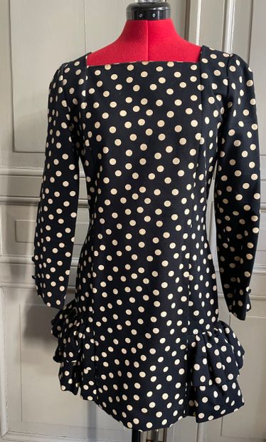 Balenciaga Black and white polka dot dress

Black...