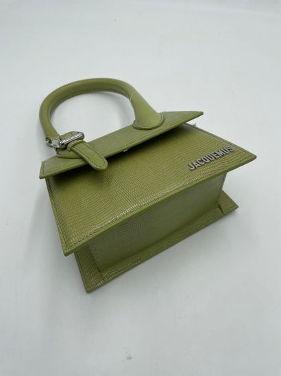 Jacquemus Le Chiquito Moyen Bouclé Bag
Bouclé...