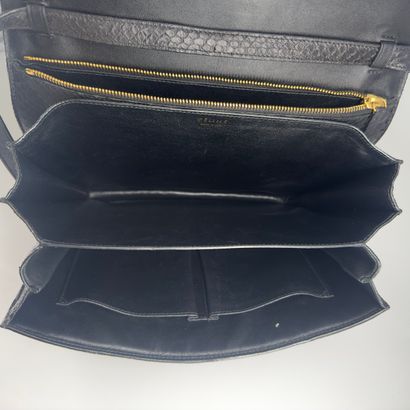 Céline Triomphe Shoulder Bag
Shoulder bag...