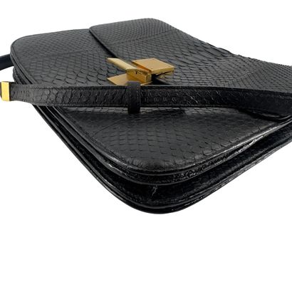 Céline Triomphe Shoulder Bag
Shoulder bag...