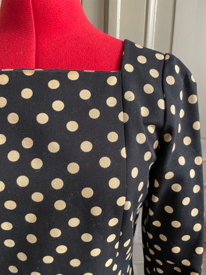 Balenciaga Black and white polka dot dress

Black...