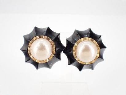 Chanel Vintage Earring
Vintage earring in...