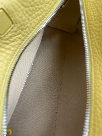 Jacquemus Le Bambino Flap Bag
Canvas flap...