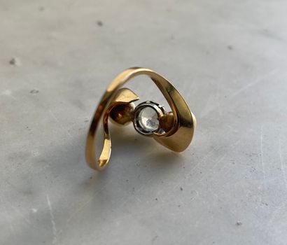 18K gold ring, faceted topaz and cultured...