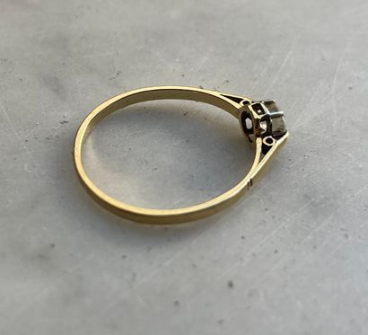 18K gold ring, XX century diamond
Fine-set...
