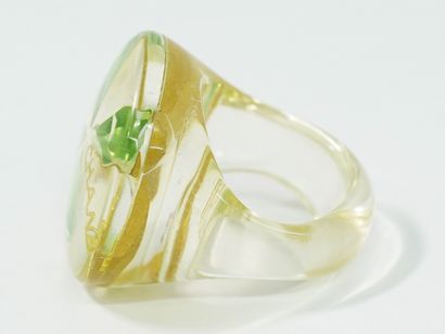 Chanel Vintage CC Ring
Resin ring by Chanel.
Clover-shaped...