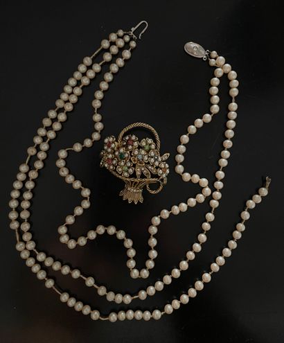 Lot including a fancy brooch and a three...