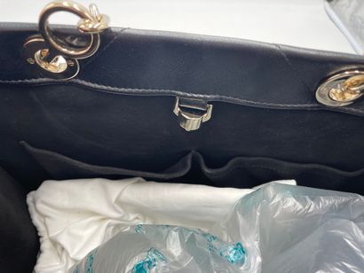 Dior Essential Tote
Quilted calfskin Essential...