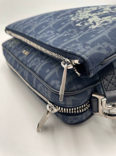 Dior Saddle Triple Pouch
Oblique canvas cross-body...
