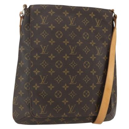 Louis Vuitton Musette
Shoulder bag in Monogram...