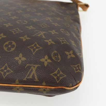 Louis Vuitton Musette
Shoulder bag in Monogram...