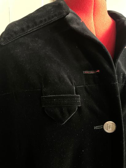 Ted Lapidus Long black velvet cape

Long...
