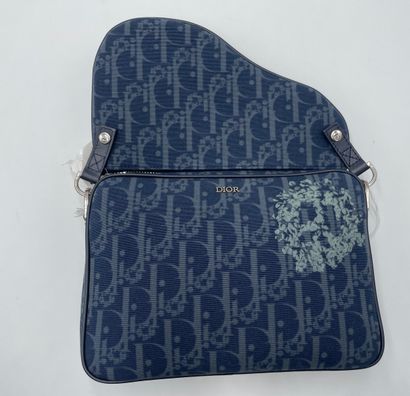 Dior Saddle Triple Pouch
Oblique canvas cross-body...