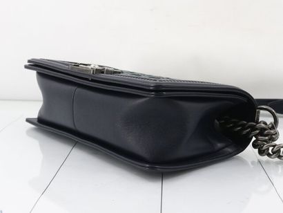 Chanel Boy Tweed Shoulder Bag
Tweed shoulder...