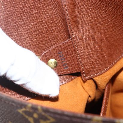 Louis Vuitton Musette
Shoulder bag in Monogram...