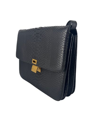 Céline Triomphe Shoulder Bag
Shoulder bag...