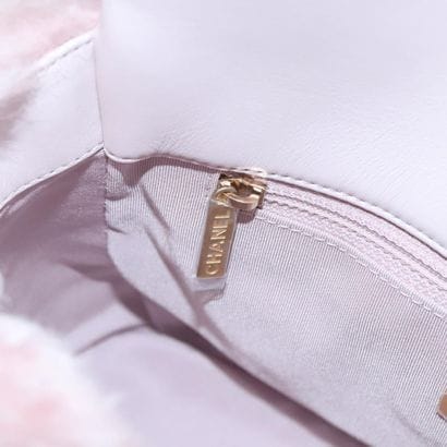 Chanel Shearling Pink
Shoulder bag in pink...