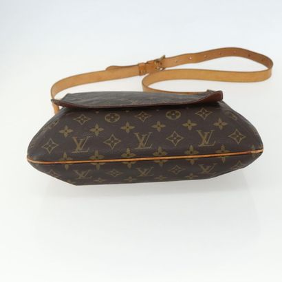Louis Vuitton Musette
Shoulder bag in Monogram...