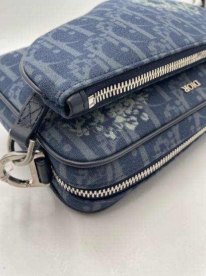 Dior Saddle Triple Pouch
Oblique canvas cross-body...