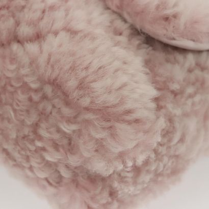 Chanel Shearling Pink
Shoulder bag in pink...