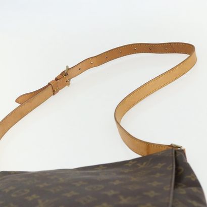 Louis Vuitton Musette
Shoulder bag in Monogram...