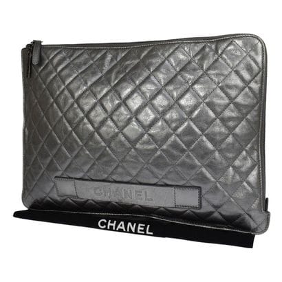 Chanel iPad Pouch
Quilted leather iPad Pouch...