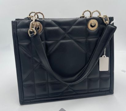Dior Essential Tote
Archicannage quilted...