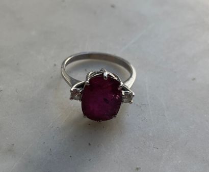 18K white gold, ruby and diamond ring XX...