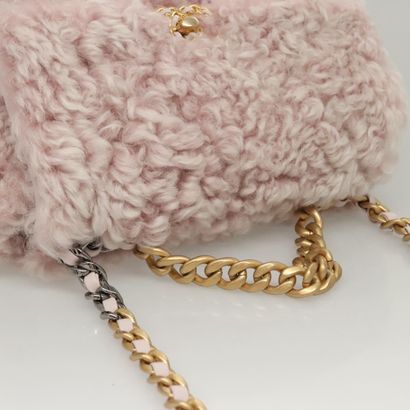 Chanel Shearling Pink
Shoulder bag in pink...