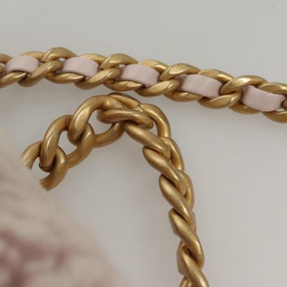 Chanel Shearling Pink
Shoulder bag in pink...
