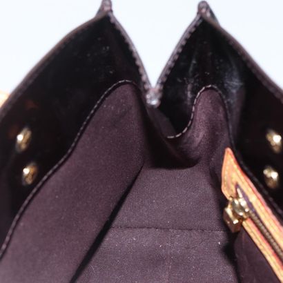 Louis Vuitton Reade
Monogram Vernis patent...