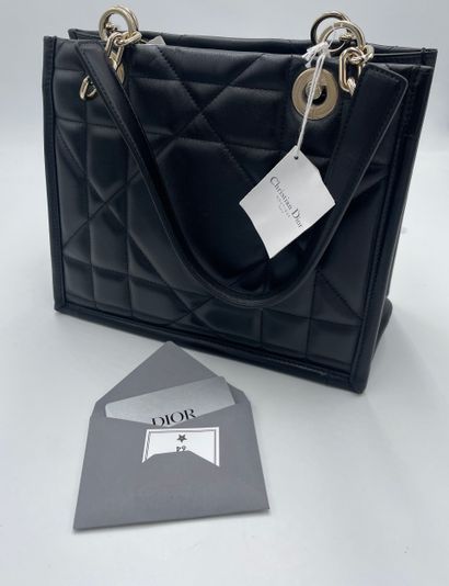 Dior Essential Tote
Archicannage quilted...