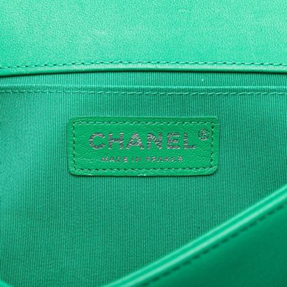 Chanel Boy Flap Bag
Herringbone leather shoulder...
