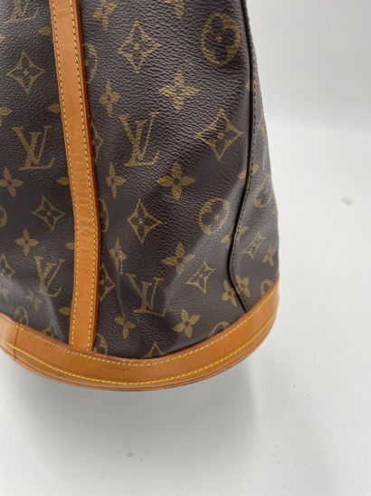 Louis Vuitton Bucket GM
Monogram canvas bucket...