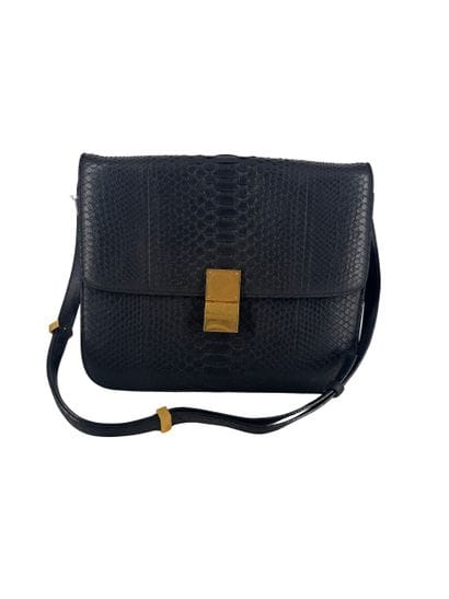 Céline Triomphe Shoulder Bag
Shoulder bag...