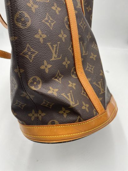 Louis Vuitton Bucket GM
Monogram canvas bucket...