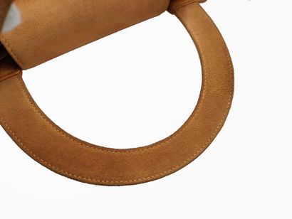 Chanel Kelly Top Handle Shopping Bag
Sac...